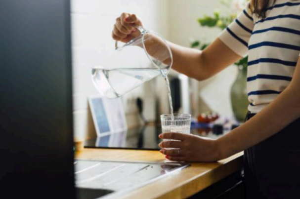 Read more about the article Is Bottled Water Really Better Than Filtered Water?